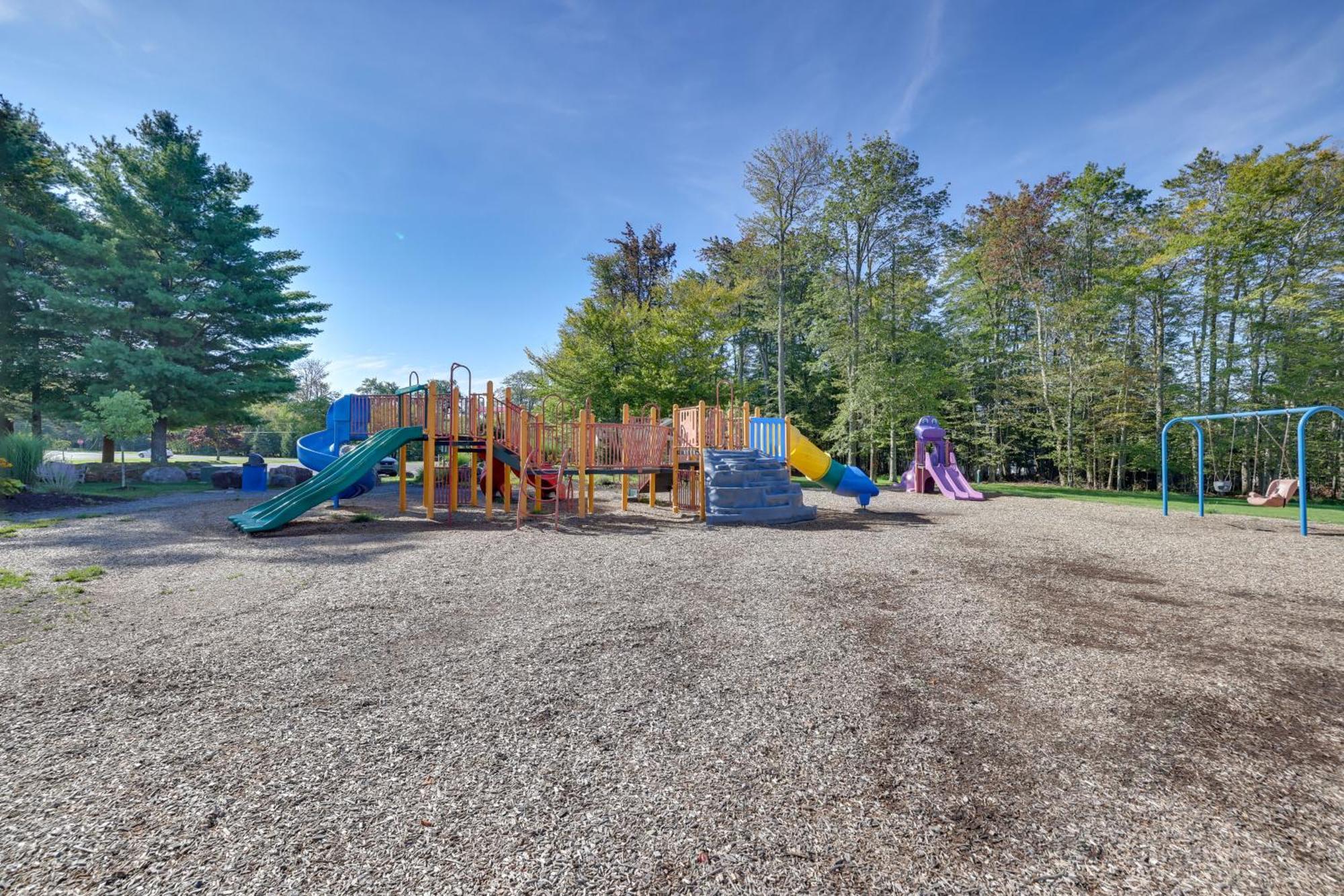 Family-friendly And Pool Access Holiday home Tobyhanna