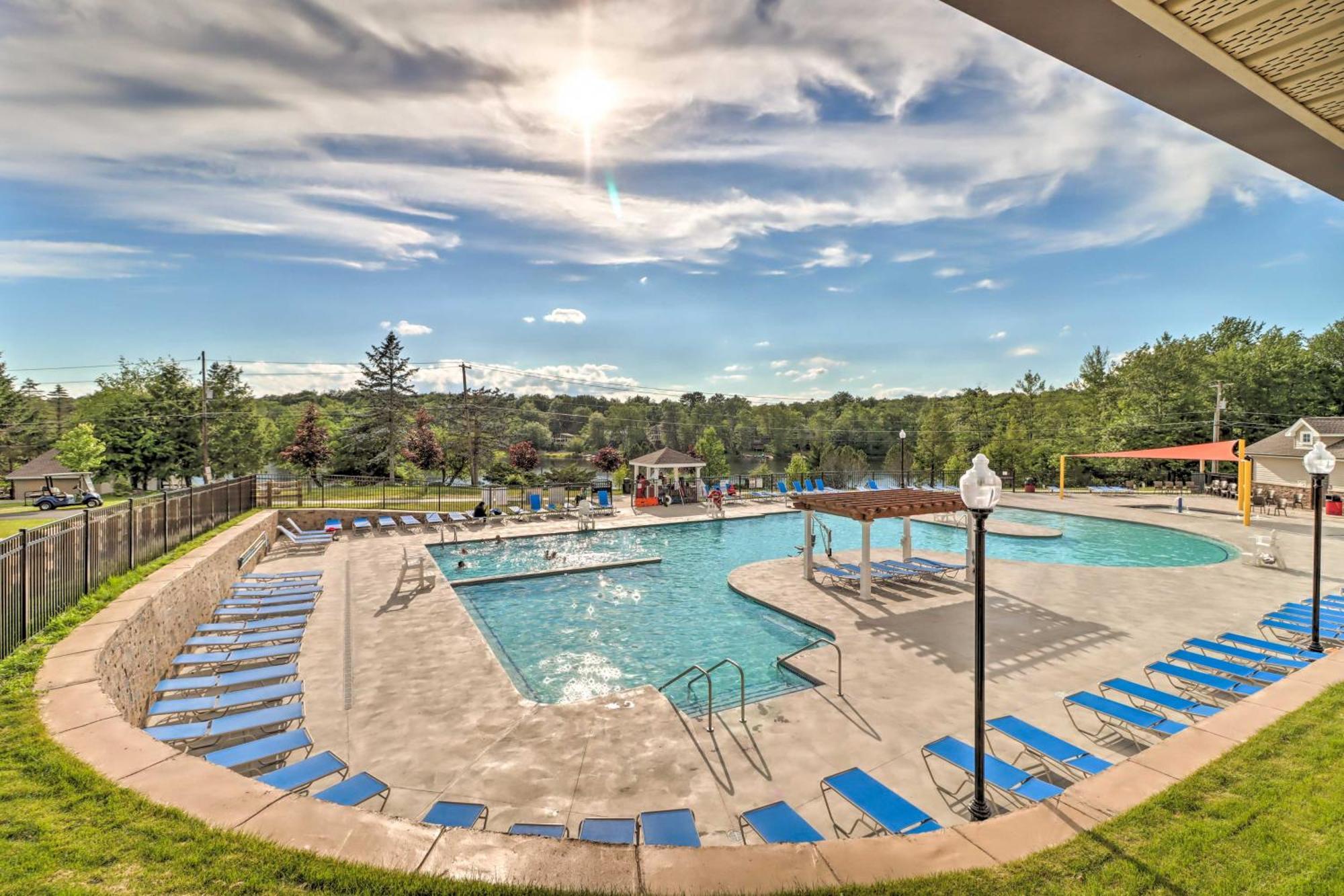 Holiday home Family-friendly And Pool Access Tobyhanna