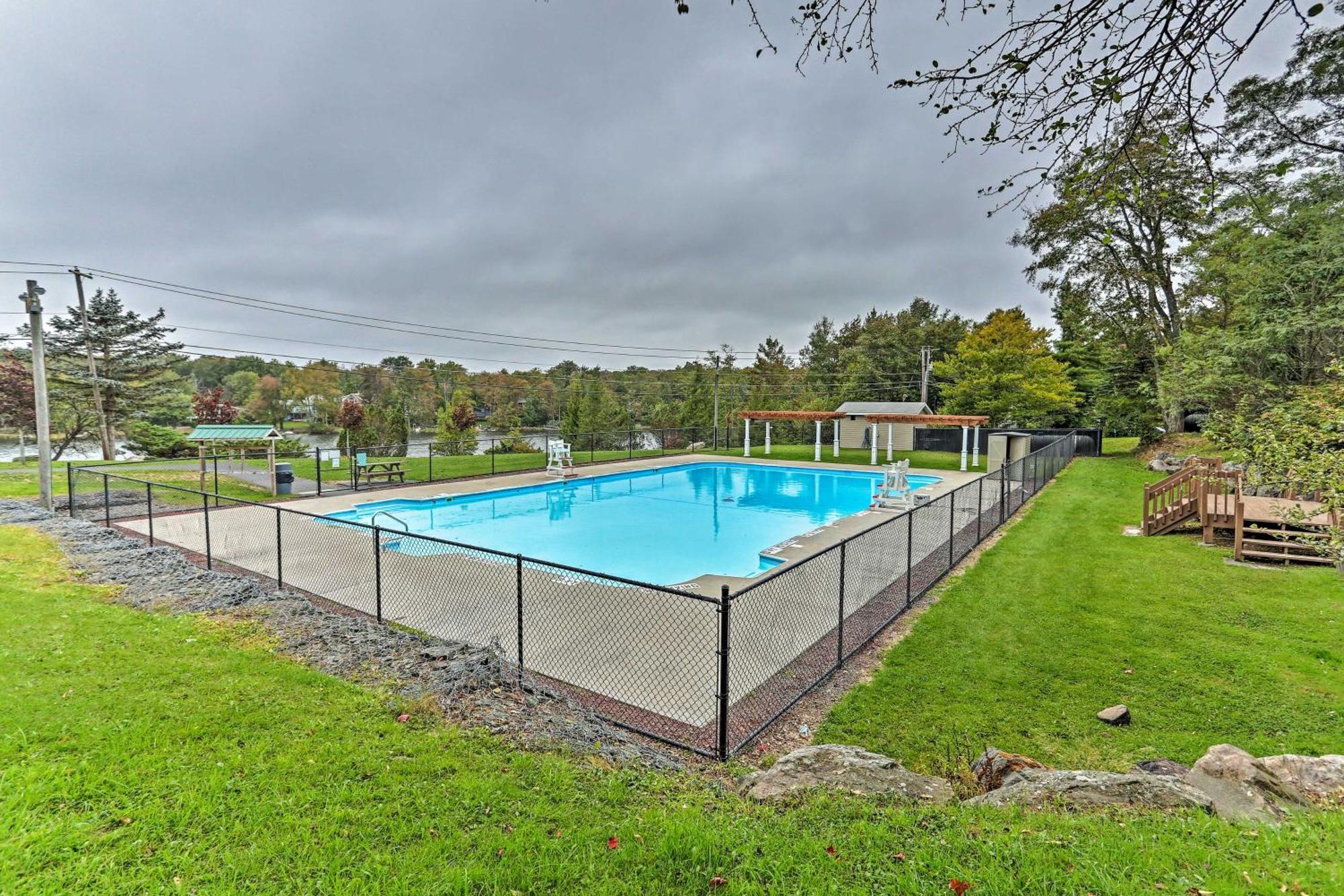 Holiday home Family-friendly And Pool Access Tobyhanna